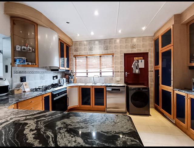 3 BEDROOM SIMPLEX FOR SALE IN AVOCA